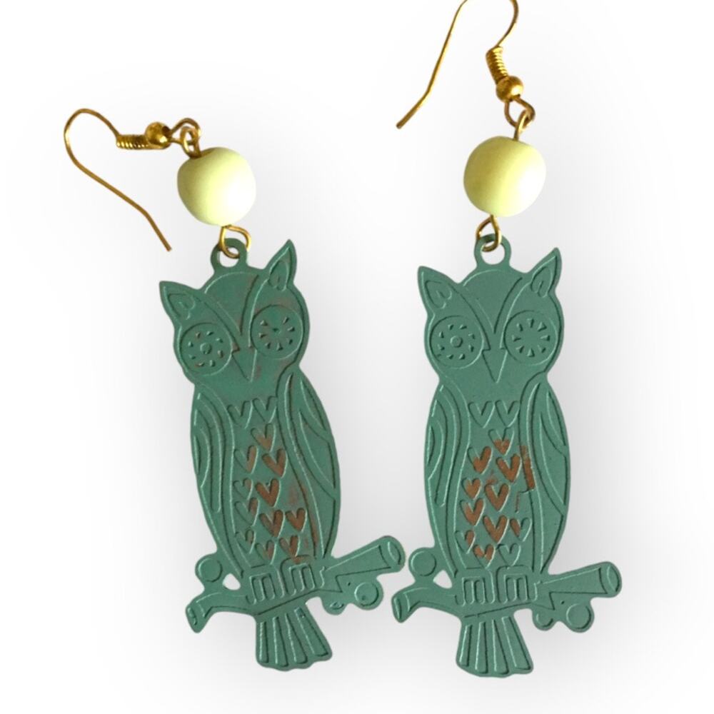 Owls ahead! Boho green-washed wise owl hook earrings (1 pair)
